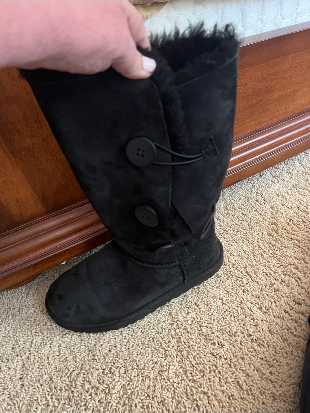 Ugg 3  Button Mid-Calf Boot in black. Size 11